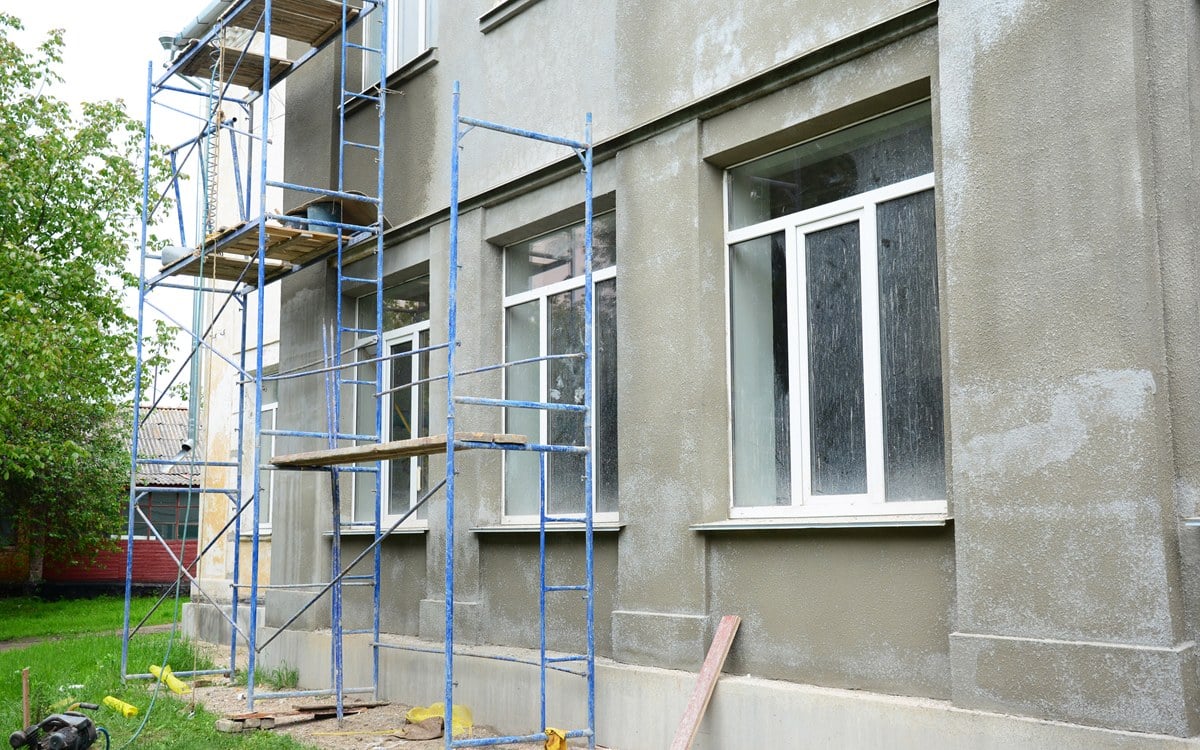 ideal painting weather for commercial buildings